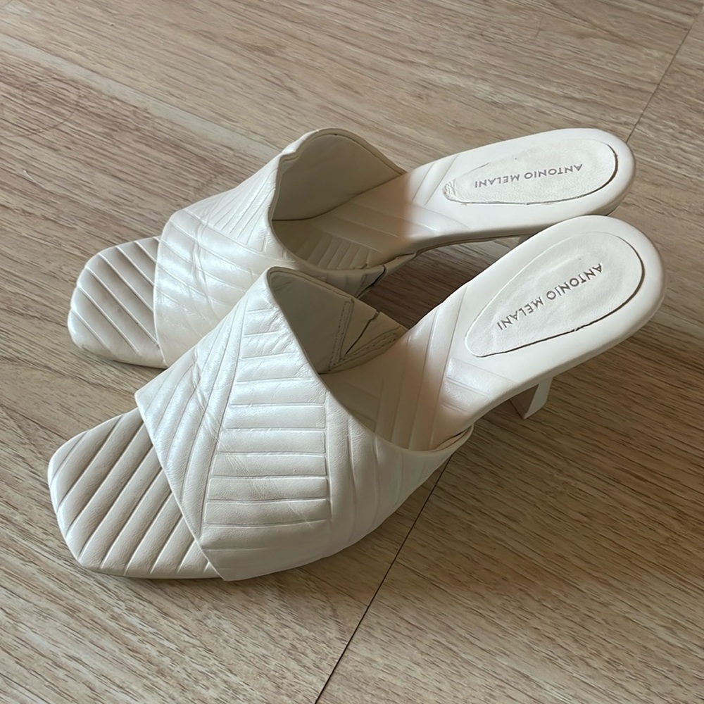 NWOT Antonio Melani heels